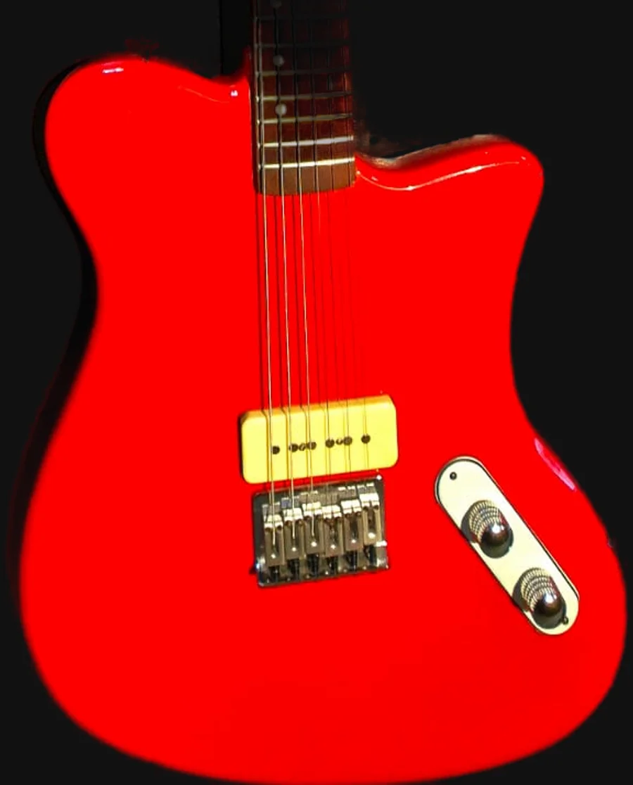 Cuerpo rojo con micrófono P90 y perillas